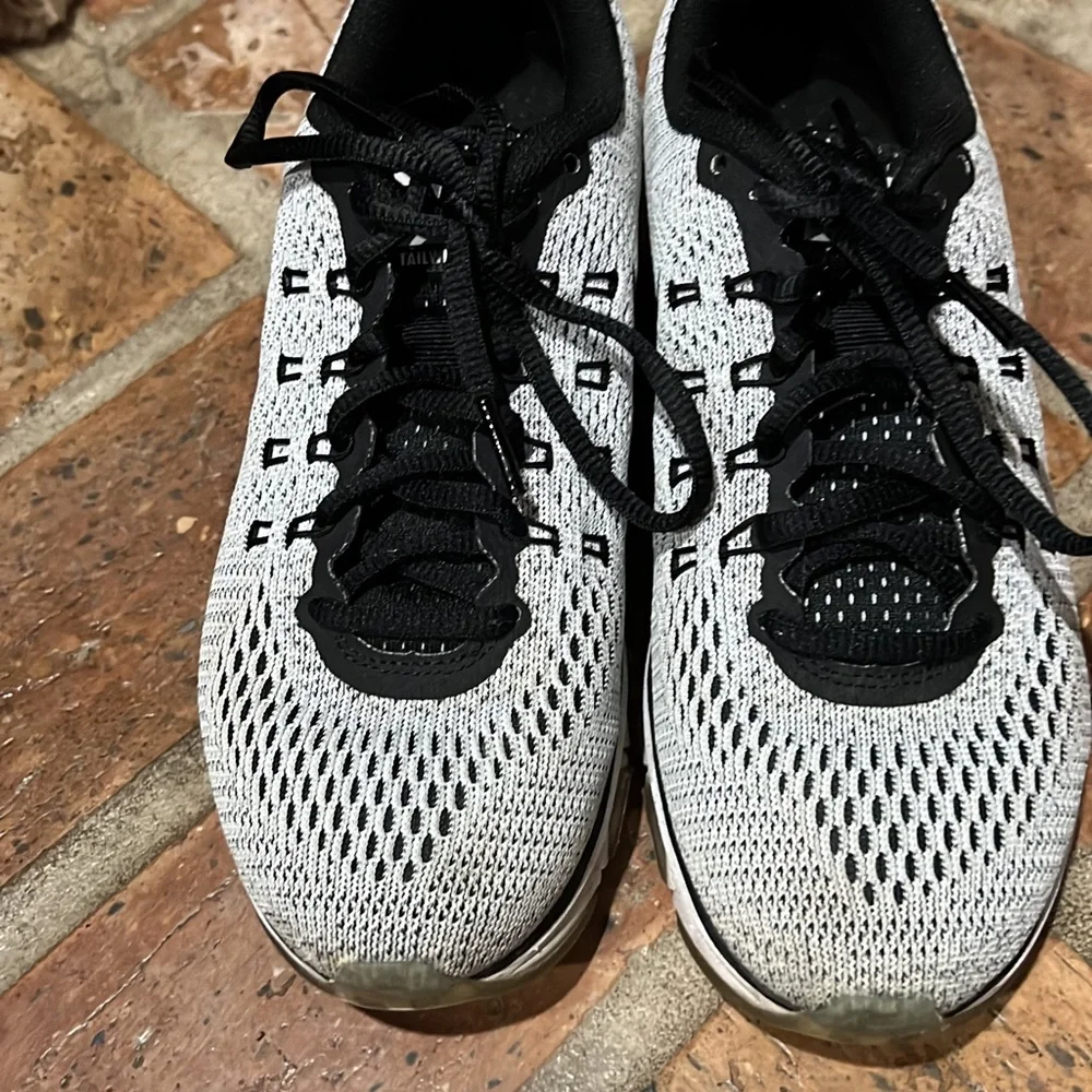 Women’s Nike Tailwind 8